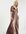 ASOS DESIGN Petite - Geplooide, fluwelen lange jurk met gedraaide achterkant en empirelijn in champagne-Goud