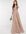 Lange mouwloze tule jurk voor bruidsmeisjes met vierkante hals en bovenlaag van verfijnde lovertjes in dezelfde kleurschakering in taupe-Bruin