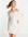 – Minikleid aus Satin mit drapiertem schulterfreiem Design in Winterweiß