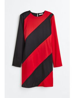 Crinklejurk Rood/zwart Alledaagse jurken in maat 36. Kleur: Red/black