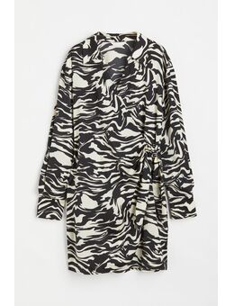 Satijnen Overslagjurk Zwart/zebradessin Alledaagse jurken in maat XS. Kleur: Black/zebra-print