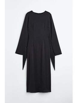 Satijnen Jurk Met Franje Zwart Alledaagse jurken in maat 34. Kleur: Black