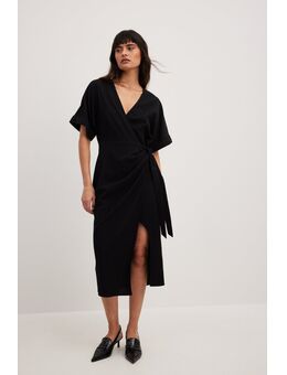 Gestructureerde midi-jurk met overslag - Black