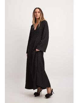 Gestructureerde maxi-jurk met diepe hals en lange mouwen - Black