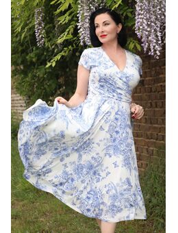 Layla Floral swing jurk in wit en blauw
