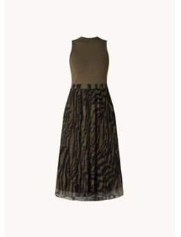 Justnee mouwloze midi jurk met plissé en zebraprint