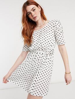 – Gepunktetes Kleid mit U-Ausschnitt und gerafften Ärmeln-Weiß
