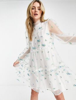 – Mini-Hängerkleid mit transparentem Overlay und Blumenstickerei-Weiß