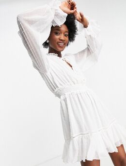 – Kurzes Skater-Kleid mit geraffter Taille und schwingendem Saum in Elfenbein-Weiß