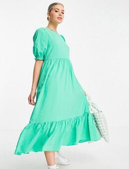 Textured tiered midi dress in light green