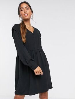 Casual smock dress with v neck in black