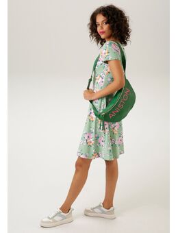 Zomerjurk met een romantische bloemenprint